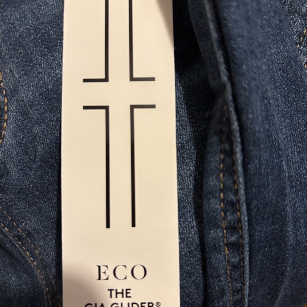 Liverpool Los Angeles "Gia Glider" Eco Crop Jeans. - Picture 6 of 9